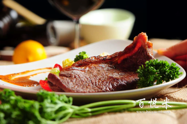 牛排又老又硬,難吃又難嚼,掌握兩個技巧,西餐廳也做不出來的嫩